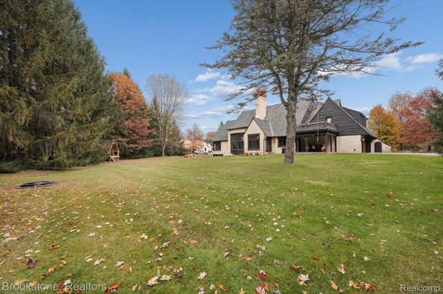 8179 Towering Pines, Springfield Charter Township, MI 48348