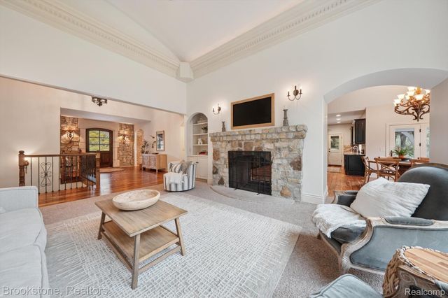 8179 Towering Pines, Springfield Charter Township, MI 48348