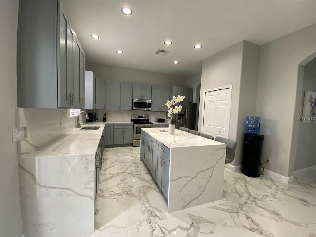 Image 7 of property listing at 1212 DARNABY WAY, Orlando, FL 32824