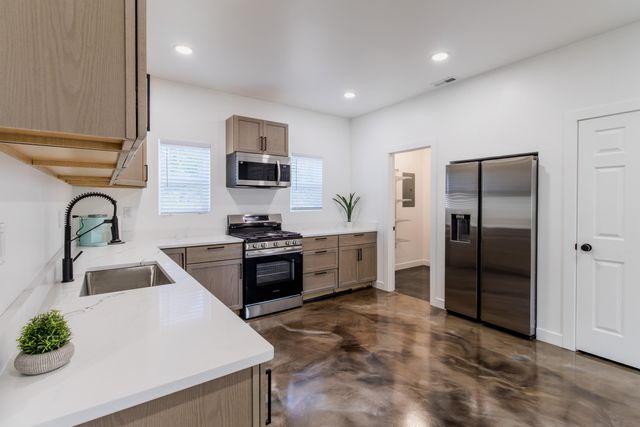 5608 E 10th Avenue, Gary, IN 46403