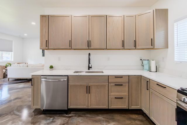 5608 E 10th Avenue, Gary, IN 46403