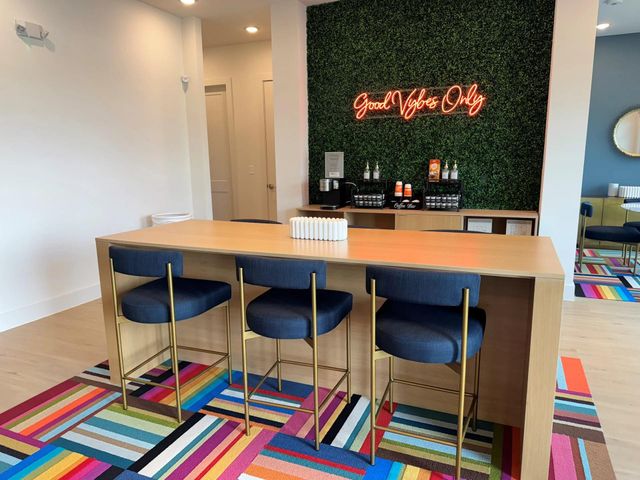 320 Goll ST 2105, Kyle, TX 78640