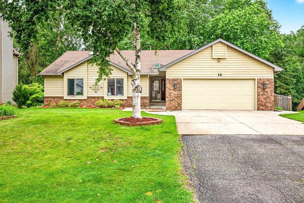 14 SPRINGBROOK CERCLE DRIVE, Appleton, WI 54914
