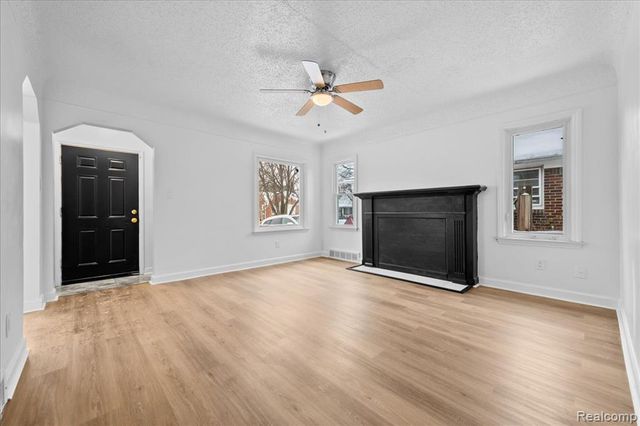 7600 Penrod Street, Detroit, MI 48228