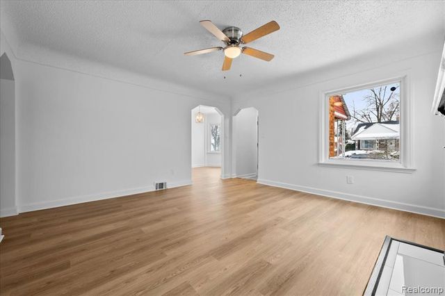 7600 Penrod Street, Detroit, MI 48228