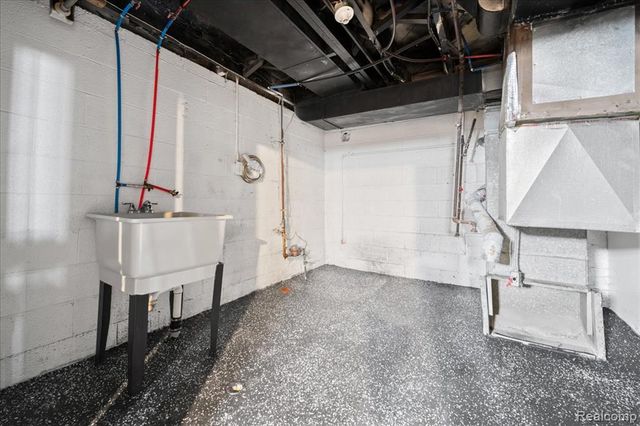 7600 Penrod Street, Detroit, MI 48228