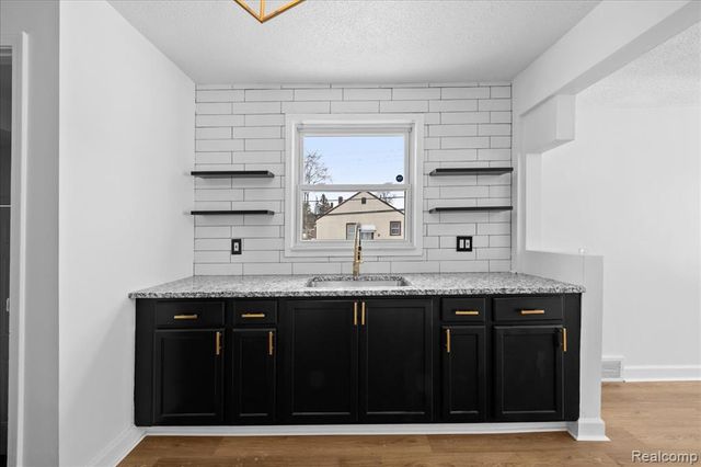 7600 Penrod Street, Detroit, MI 48228