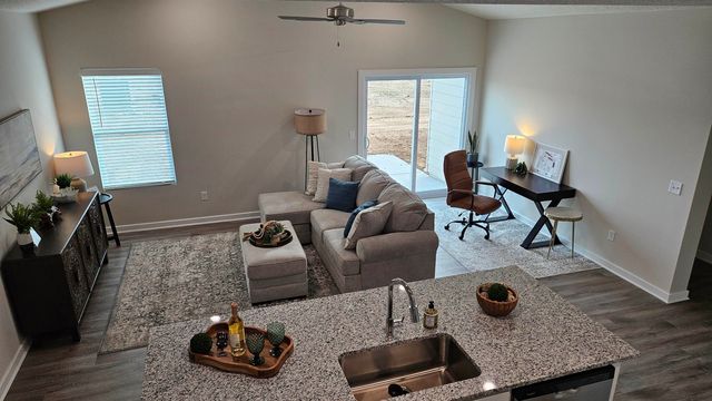 952 N Forestview St, Wichita, KS 67235