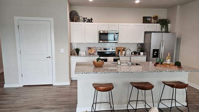 952 N Forestview St, Wichita, KS 67235