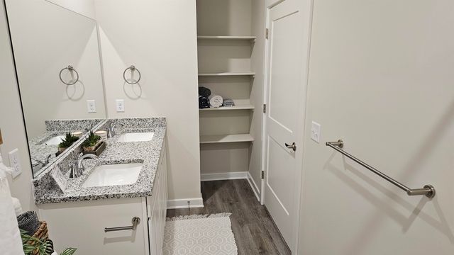 952 N Forestview St, Wichita, KS 67235