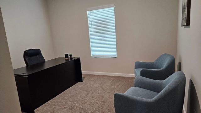 952 N Forestview St, Wichita, KS 67235