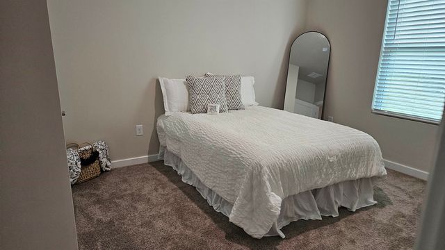 952 N Forestview St, Wichita, KS 67235
