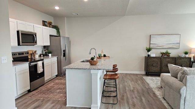 952 N Forestview St, Wichita, KS 67235