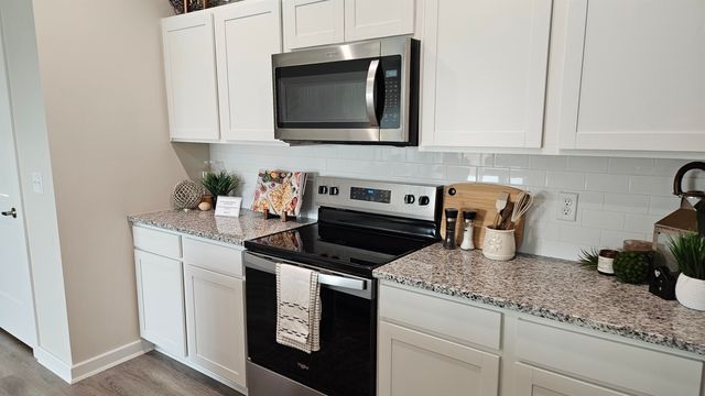 952 N Forestview St, Wichita, KS 67235