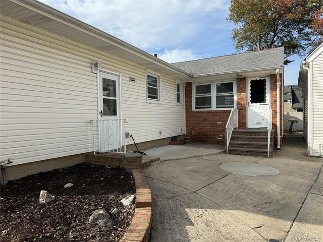 939 Steele Boulevard, Baldwin, NY 11510