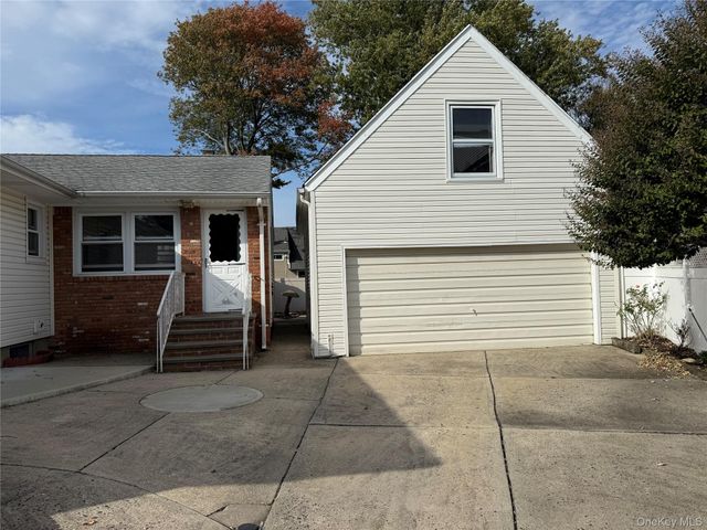 939 Steele Boulevard, Baldwin, NY 11510