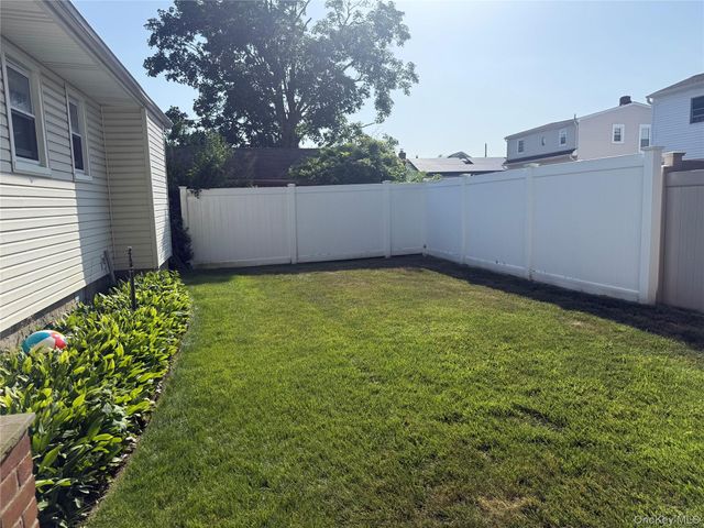 939 Steele Boulevard, Baldwin, NY 11510