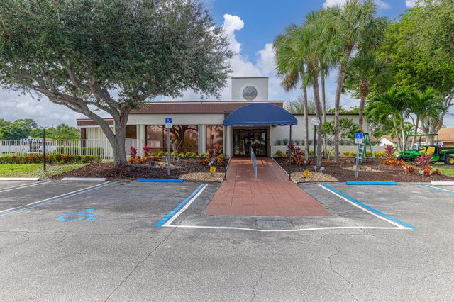 6335 Tall Cypress Circle, Greenacres, FL 33463