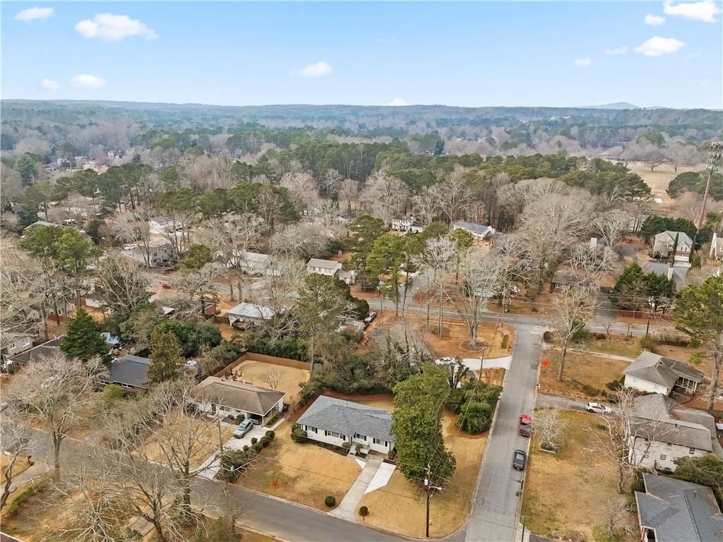 Image 10 of property listing at 134 Normandy SW Drive, Marietta, GA 30064