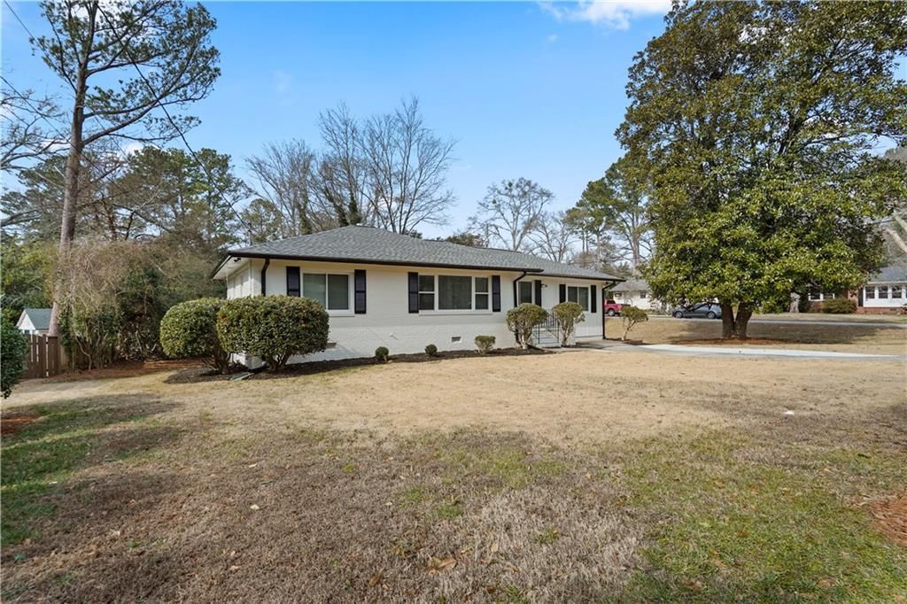 Image 6 of property listing at 134 Normandy SW Drive, Marietta, GA 30064