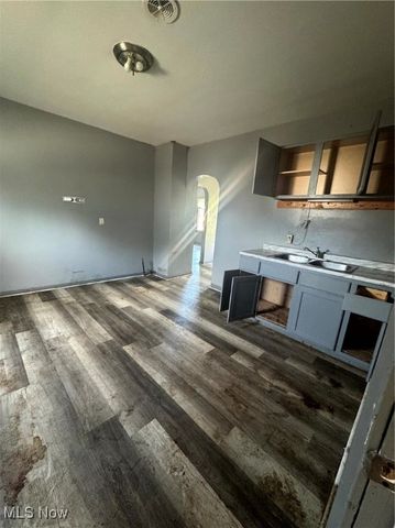 5806 Fleet Avenue, Cleveland, OH 44105