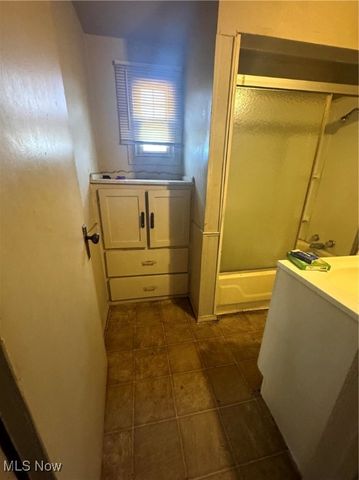 5806 Fleet Avenue, Cleveland, OH 44105