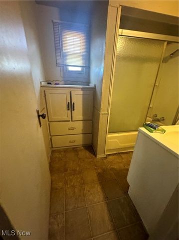 5806 Fleet Avenue, Cleveland, OH 44105