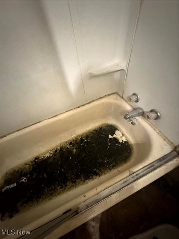 5806 Fleet Avenue, Cleveland, OH 44105