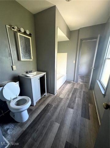 5806 Fleet Avenue, Cleveland, OH 44105