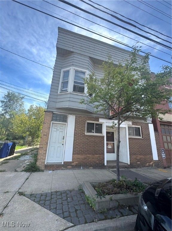 5806 Fleet Avenue, Cleveland, OH 44105