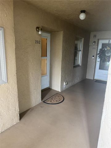 90 S HIGHLAND AVENUE 202, Tarpon Springs, FL 34689