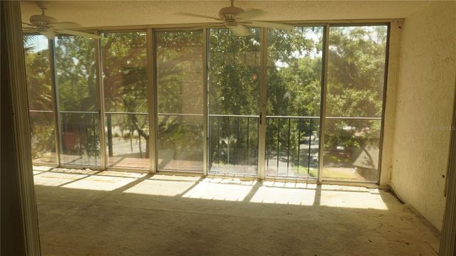 90 S HIGHLAND AVENUE 202, Tarpon Springs, FL 34689