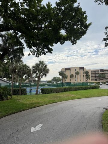 90 S HIGHLAND AVENUE 202, Tarpon Springs, FL 34689