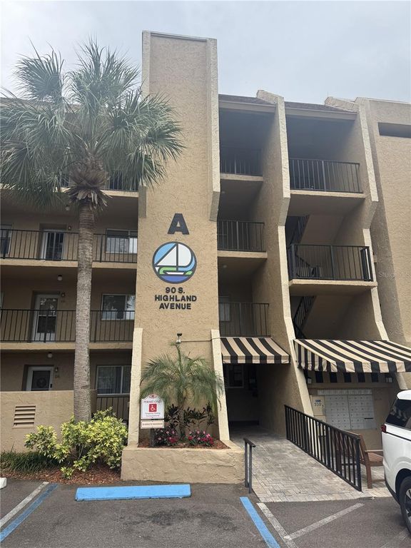 90 S HIGHLAND AVENUE 202, Tarpon Springs, FL 34689