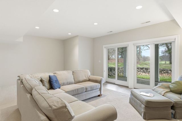2 Dove Lane, Andover, MA 01810