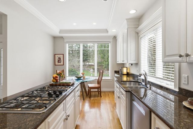 2 Dove Lane, Andover, MA 01810