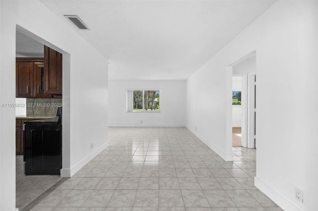 3925 NW 19th Ave, Oakland Park, FL 33309