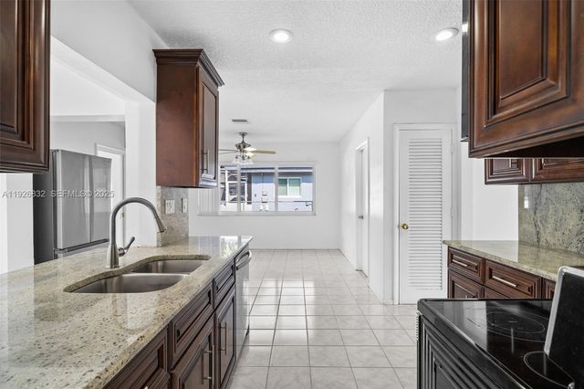 3925 NW 19th Ave, Oakland Park, FL 33309