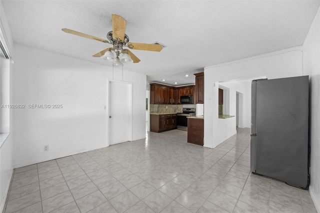 3925 NW 19th Ave, Oakland Park, FL 33309