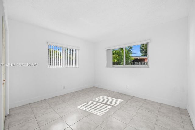 3925 NW 19th Ave, Oakland Park, FL 33309