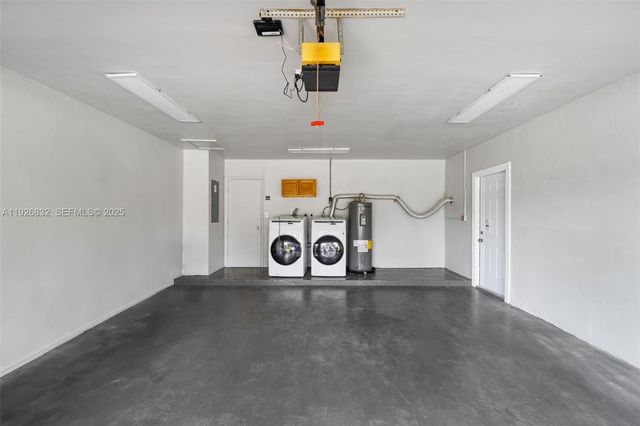 3925 NW 19th Ave, Oakland Park, FL 33309