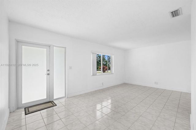 3925 NW 19th Ave, Oakland Park, FL 33309