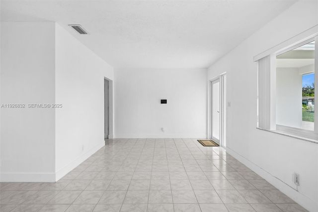 3925 NW 19th Ave, Oakland Park, FL 33309