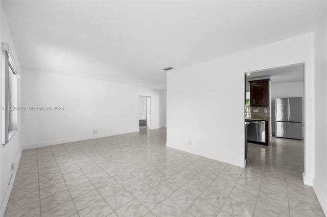 3925 NW 19th Ave, Oakland Park, FL 33309