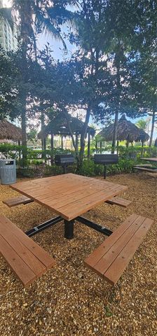 2681 N Flamingo Rd 1506S, Sunrise, FL 33323