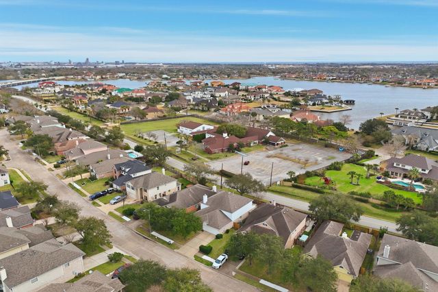 1614 Roaring Springs Lane, Pasadena, TX 77586