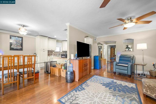 2224 Pine Knoll Dr 8, Walnut Creek, CA 94595