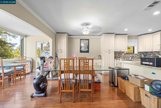 2224 Pine Knoll Dr 8, Walnut Creek, CA 94595