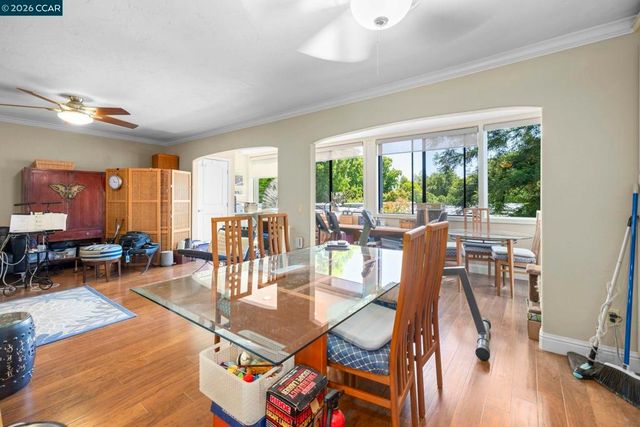 2224 Pine Knoll Dr 8, Walnut Creek, CA 94595