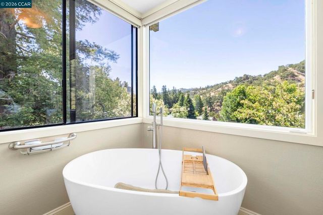 2224 Pine Knoll Dr 8, Walnut Creek, CA 94595
